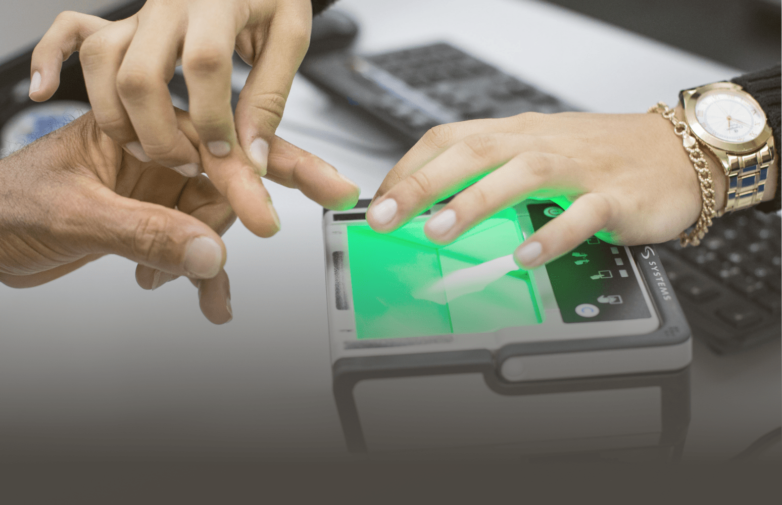 Fingerprint Matching 1:1Fingerprint Matching API allows you to check the likelihood that two impressões digitais belong to the same person. You will get a confi